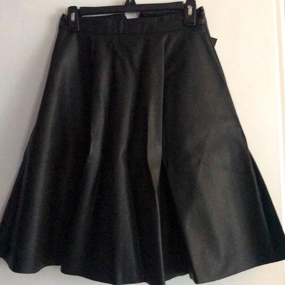 Forever 21 NWT Black faux leather lined skirt